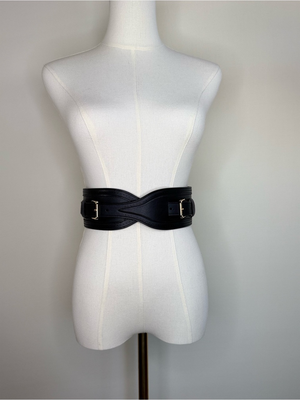 Tory Burch Brogue Black Sculpted Leather Waist Belt with Gold Buckles S NWOT - Picture 2 of 7